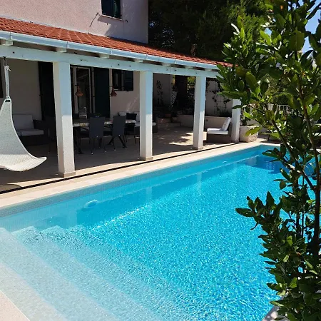 Holiday Voga Holiday home Maslinica
