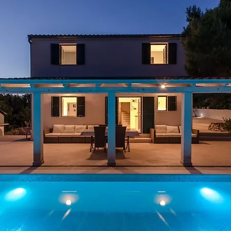Holiday home Holiday Voga Maslinica